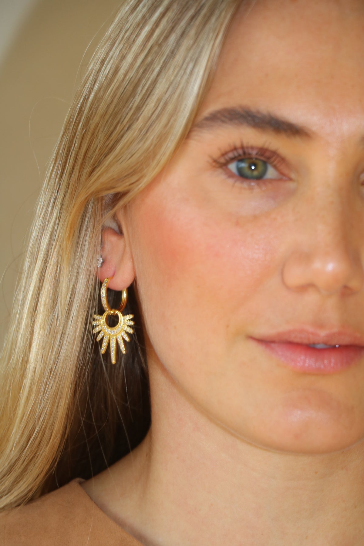 Aretes Sun Studs Dorado