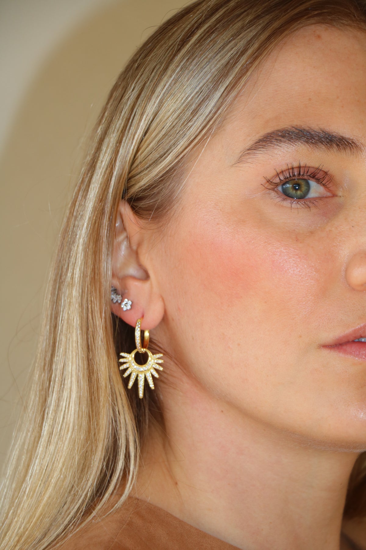 Aretes Sun Studs Dorado